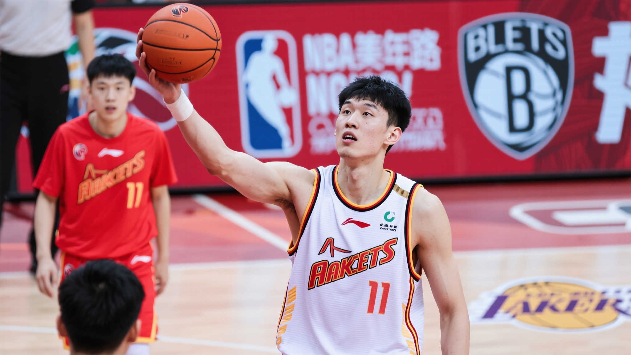 确不满